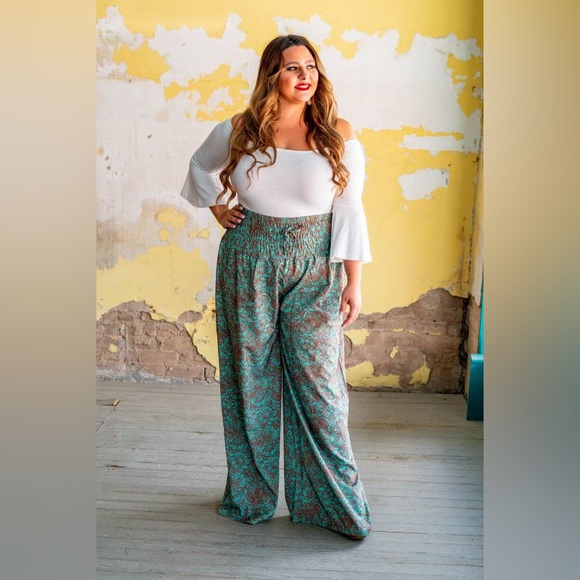 L&B Palazzo wide leg pants with a turquoise tooled leather look. Size 3X - Picture 2 of 3